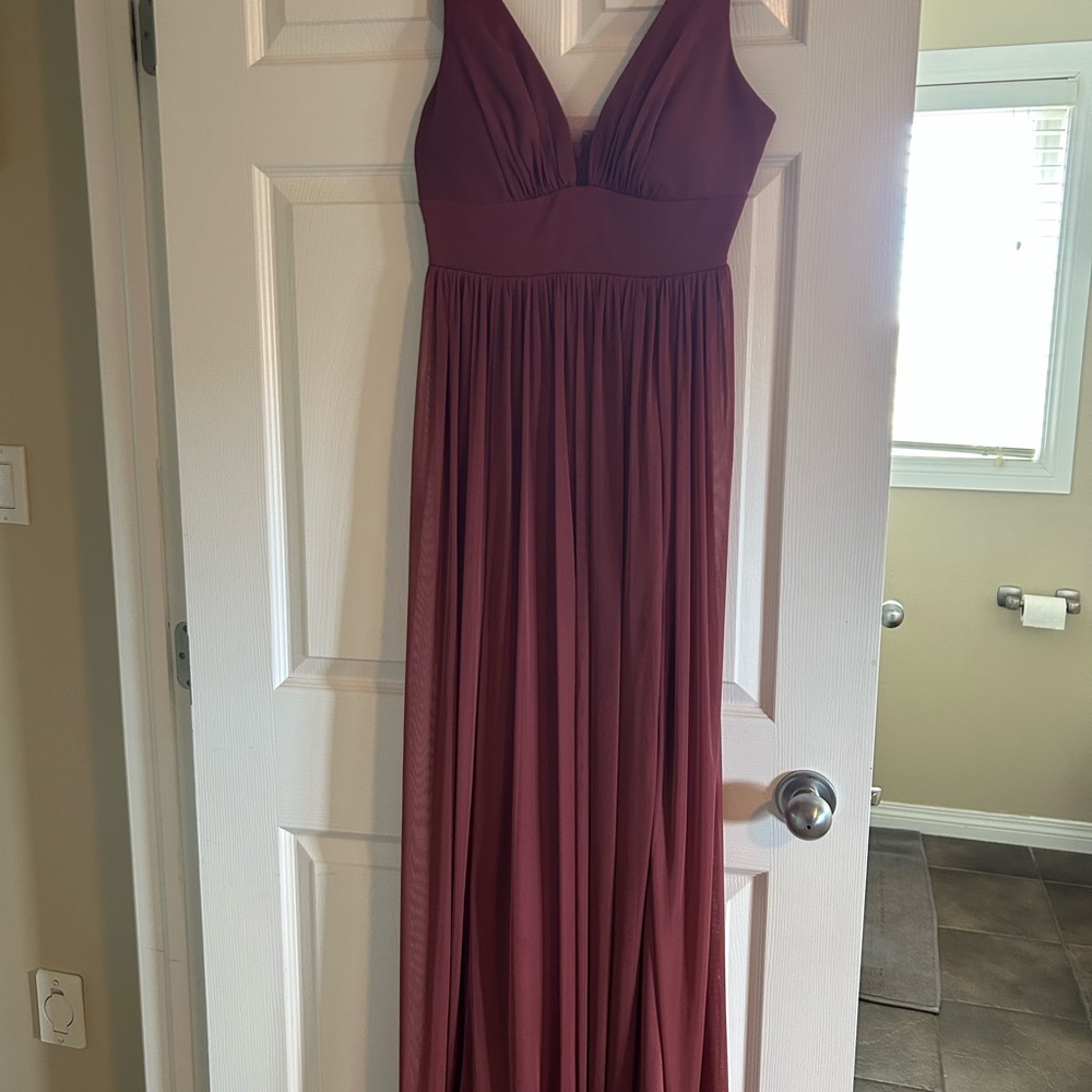 Elegant Burgundy Maxi Dress